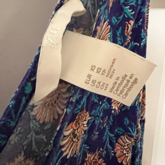 H&M floral pattern romper with pockets (size xs) - Picture 3 of 4